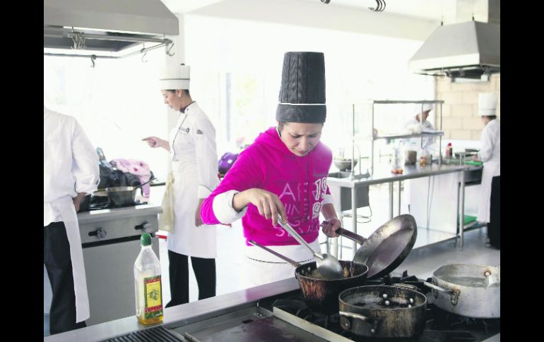 Práctica. Gastronomía, Odontología y Medicina son algunas de las fuertes apuestas de esta casa de estudios. ARCHIVO /