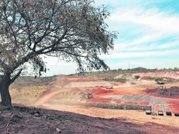 Las autoridades admiten el retraso en la construcción y advierten que problemas ambientales y conflictos comprometieron la obra. EL INFORMADOR /