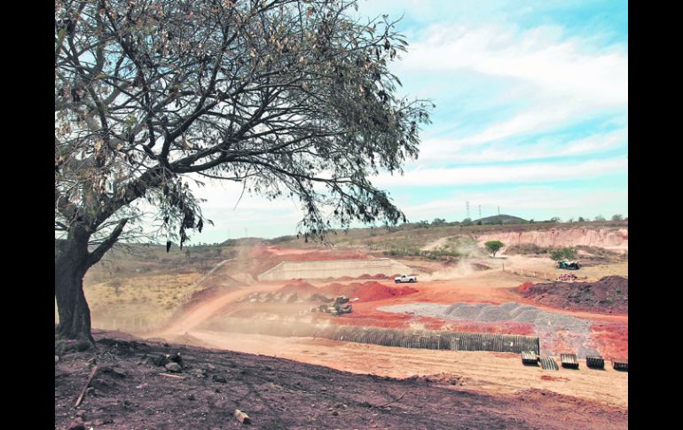 Las autoridades admiten el retraso en la construcción y advierten que problemas ambientales y conflictos comprometieron la obra. EL INFORMADOR /