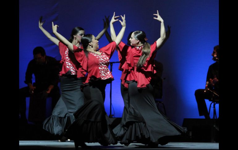 El programa estuvo integrado por siete cuadros coreográficos, en los que las Truco y sus bailarinas dejaron el alma en el escenario. NTX /