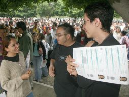 Los aspirantes aceptados deberán presentarse en las escuelas a las que fueron admitidos para seguir con los procedimientos. ARCHIVO /