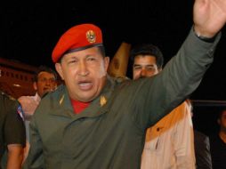 La estatua muestra a Chávez de pie, vestido de uniforme militar de campaña y boina. ARCHIVO /