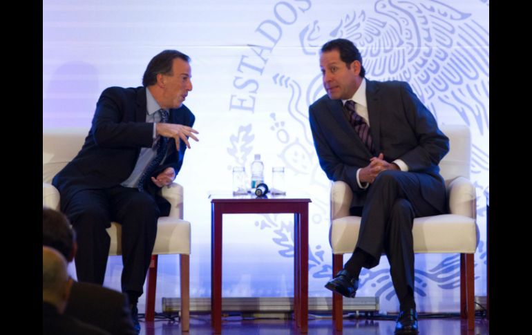 Meade (i) y Ávila (d) durante el Seminario de Política Exterior de México y Agenda Internacional de los Gobiernos Locales. NTX /