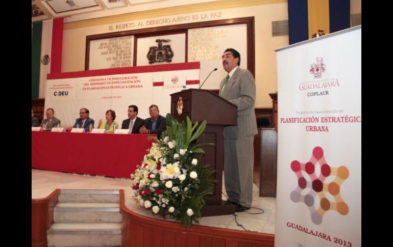 El presidente municipal participa en el acto inaugural del seminario ''Especialización en Planeación Estratégica Urbana''.  /