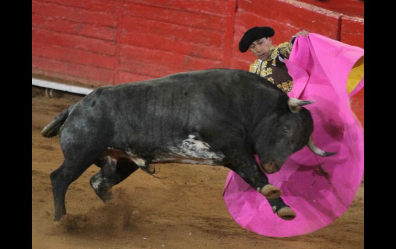 Eulalio López logra irse ovacionado por el público veracruzano. ARCHIVO /