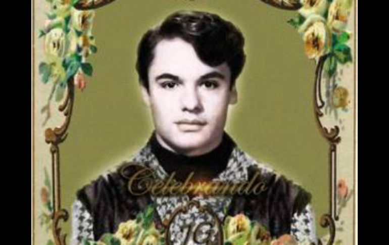 Juan Gabriel festeja sus 40 años de trayectoria con su álbum ''Celebrando''. ARCHIVO /