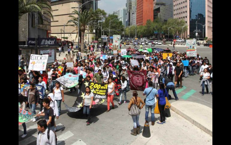 Jóvenes ''rechazados'' acusan que el Programa Emergente de la SEP no está en funcionamiento. NTX /