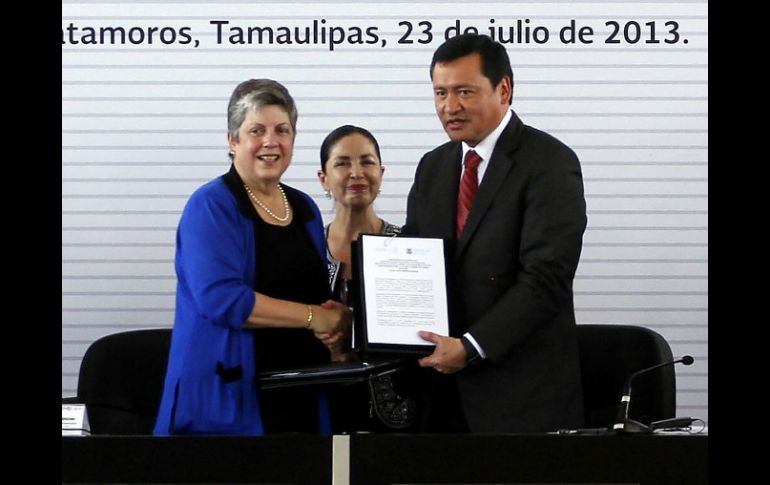 Osorio Chong y Napolitano presentan el acuerdo de seguridad fronteriza. EFE /