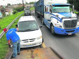 Un conductor afectado, afirmo que las autoridades no tardaron más de media hora en tapar el bache. EL INFORMADOR /