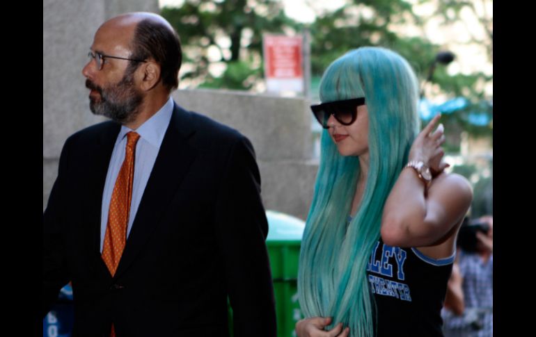 Amanda Bynes es detenida por la policía para la evaluación de su salud mental. AP /