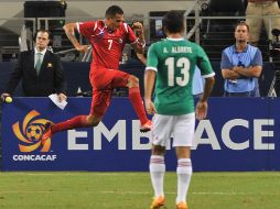 Blas Pérez celebra el primer gol de Panamá en el partido. AFP /