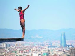 Alejandra Orozco se alista para ejecutar su salto desde la plataforma de 10 metros, durante la semifinal de la prueba individual. AFP /