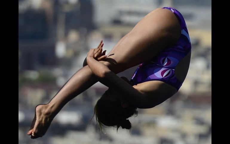 Alejandra Orozco comienza a enfrentar competencias internacionales de forma individual. AFP /