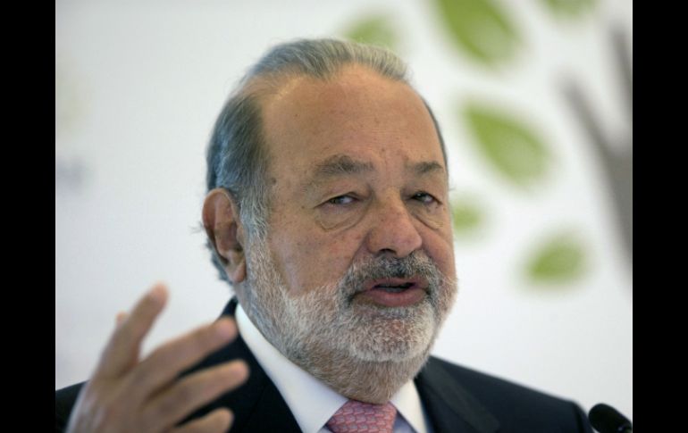 Al cierre de junio pasado, la deuda total de la empresa telefónica de Carlos Slim llegó a 34 mil 765 millones de dólares. ARCHIVO /