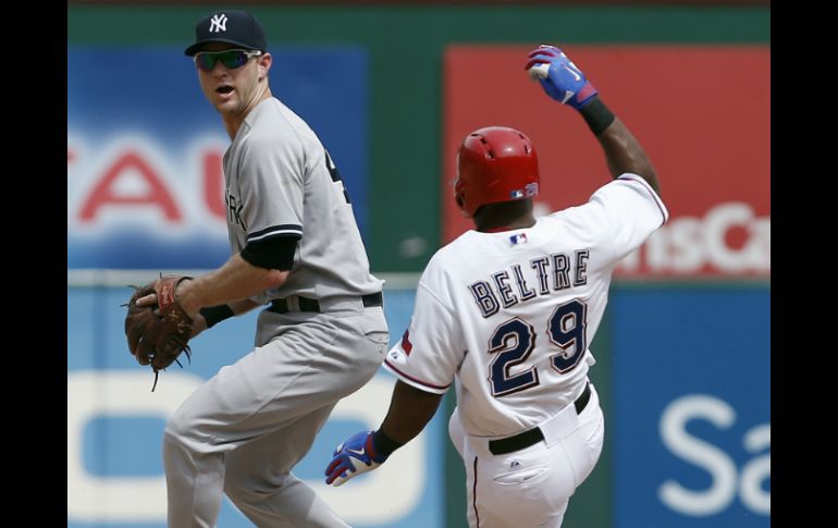 La ineptitudo ofensiva de los Rangers opacó el relevo de sus lanzadores, entre ellos el de Joakim Soria. AP /