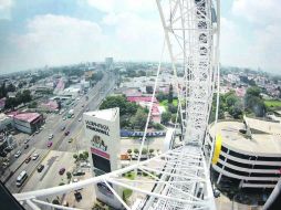 Vista panorámica. La Rueda de la Fortuna dispone de 42 góndolas, con aire acondicionado y botón de emergencia. EL INFORMADOR /