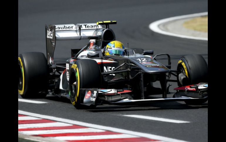 El piloto mexicano de Fórmula Uno, Esteban Gutiérrez del equipo Sauber F1 Team, en el circuito de Mogyorod. EFE /