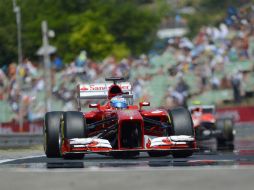 Fernando Alonso, de la escudería Ferrari, durante la sesión de entrenamientos en el circuito de Mogyorod, Budapest. EFE /