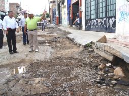 La obra en la calle Emiliano Zapata, una de las más afectadas, será una obra temporal ya que se planea colocar concreto hidráulico.  /