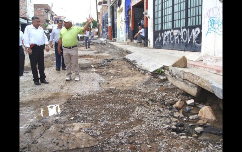 La obra en la calle Emiliano Zapata, una de las más afectadas, será una obra temporal ya que se planea colocar concreto hidráulico.  /