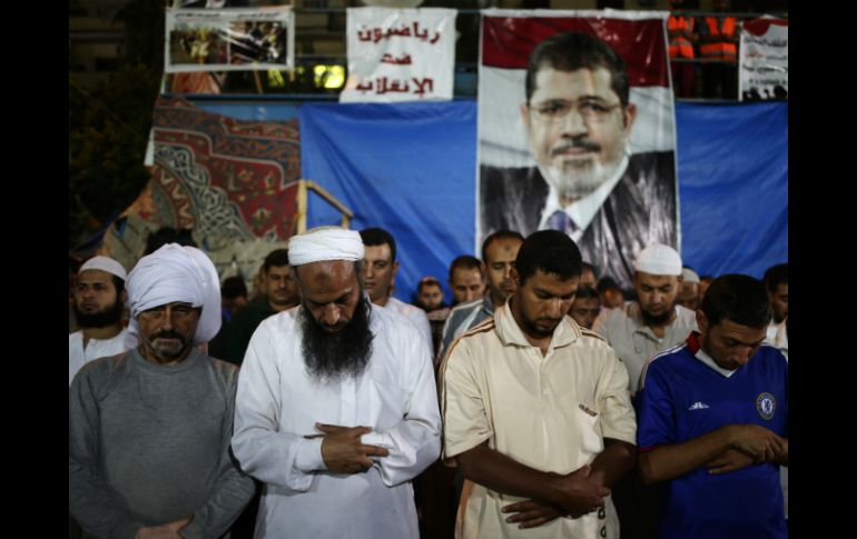 Simpatizantes del depuesto presidente egipcio Mohamed Morsi salieron a las calles de El Cairo a mostrar su inconformidad. AP /