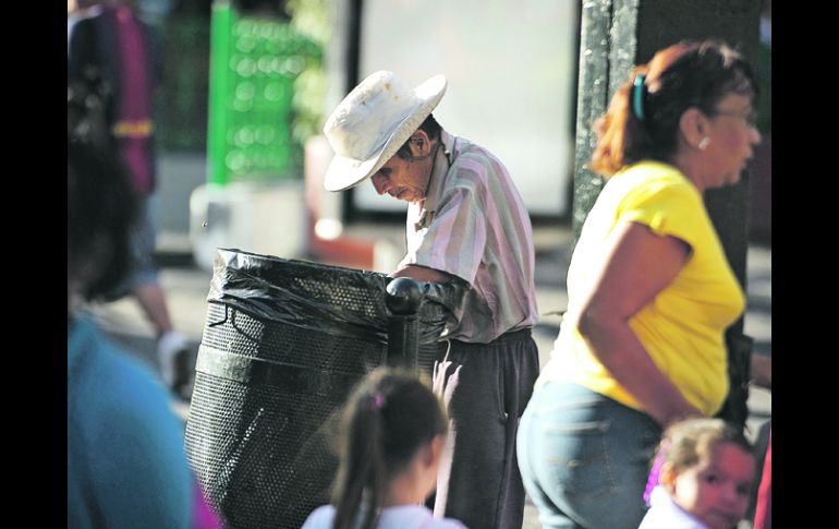 Según cifras del Coneval, de 2010 a 2012 en Jalisco se sumaron 284 mil personas más a la pobreza, al pasar de 2.76 a 3.05 millones. EL INFORMADOR /