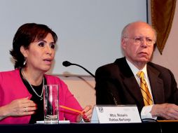 Robles Berlanga y Narro Robles, en el foro Retos y Perspectivas frente a la medición multidimensional de la pobreza. NTX /