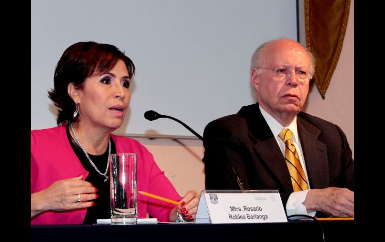 Robles Berlanga y Narro Robles, en el foro Retos y Perspectivas frente a la medición multidimensional de la pobreza. NTX /