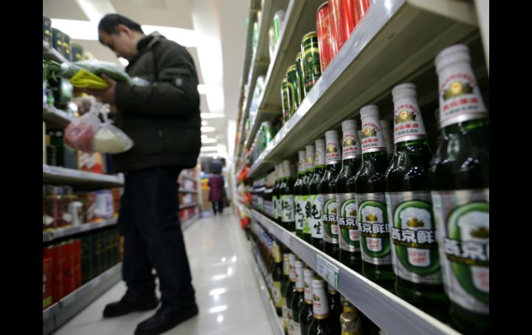 El proyecto prohibirá la distribución y venta de bebidas alcohólicas sin licencia. ARCHIVO /