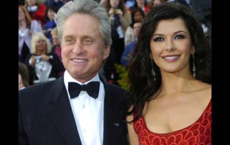 Los actores Michael Douglas y Catherine Zeta-Jones tienen una relación de 15 años. ARCHIVO /