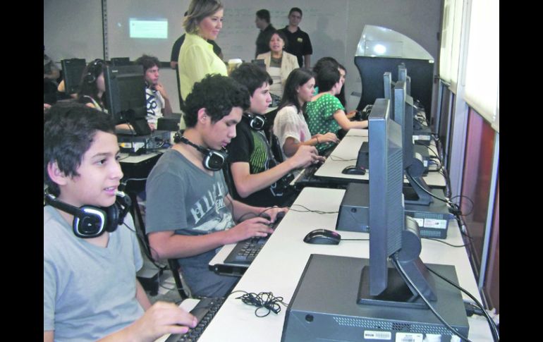 Educación multimedia. Las aulas serán equipadas con pintarrones interactivos, cañones y computadoras. EL INFORMADOR /