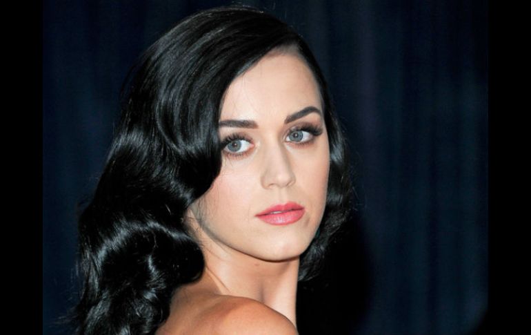 Katy Perry expresó que la prueba de que no tiene nada con Pattinson es que se tira gases delante de él. ARCHIVO /