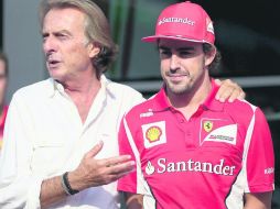 Di Montezemolo platica con Fernando Alonso, quien tras el GP de Hungría ha incrementado sus reclamos hacia Ferrari. ESPECIAL /