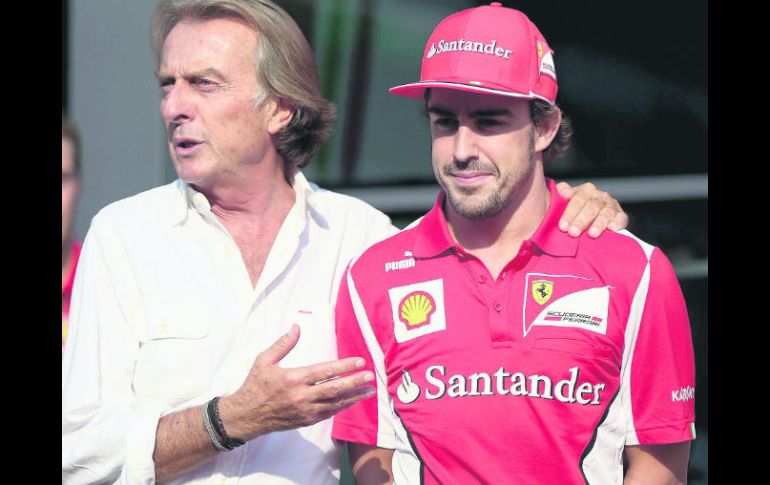 Di Montezemolo platica con Fernando Alonso, quien tras el GP de Hungría ha incrementado sus reclamos hacia Ferrari. ESPECIAL /