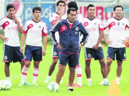 El equipo de Galindo (centro) arrancó esta jornada en el lugar 16 de la tabla, con un punto. Atlante tiene lo mismo y está en el 17.  /