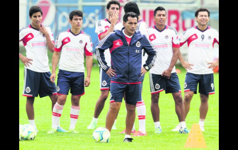 El equipo de Galindo (centro) arrancó esta jornada en el lugar 16 de la tabla, con un punto. Atlante tiene lo mismo y está en el 17.  /