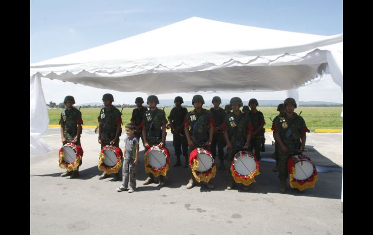 Los visitantes escucharon melodías de una banda de guerra entonada por soldados del 79° Batallón de Infantería.  /