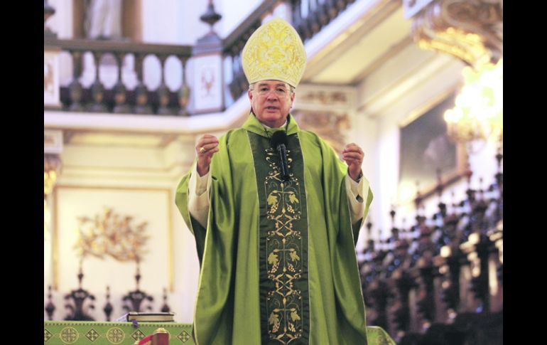 DOMINICAL. Francisco Robles, durante la misa de ayer en la Catedral. EL INFORMADOR /