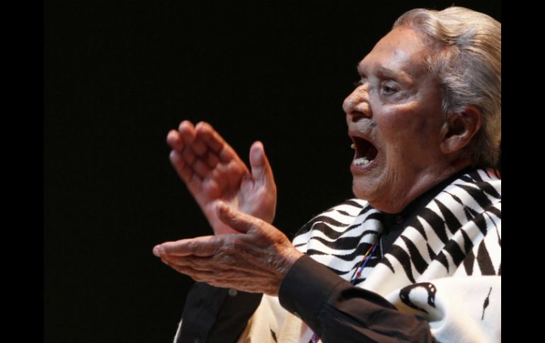 El espectáculo muestra el encuentro entre Chavela y el chamanismo y transcurre a través de los momentos más destacados de su vida. ARCHIVO /