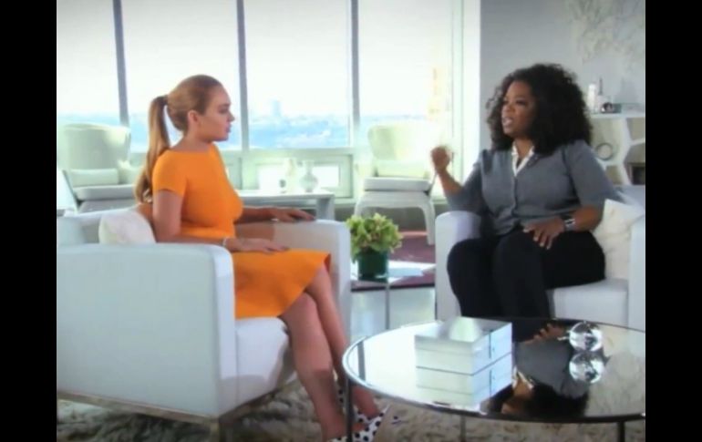 Lindsay Lohan accedió a entrevistarse con Oprah Winfrey por dos millones de dólares. ESPECIAL /