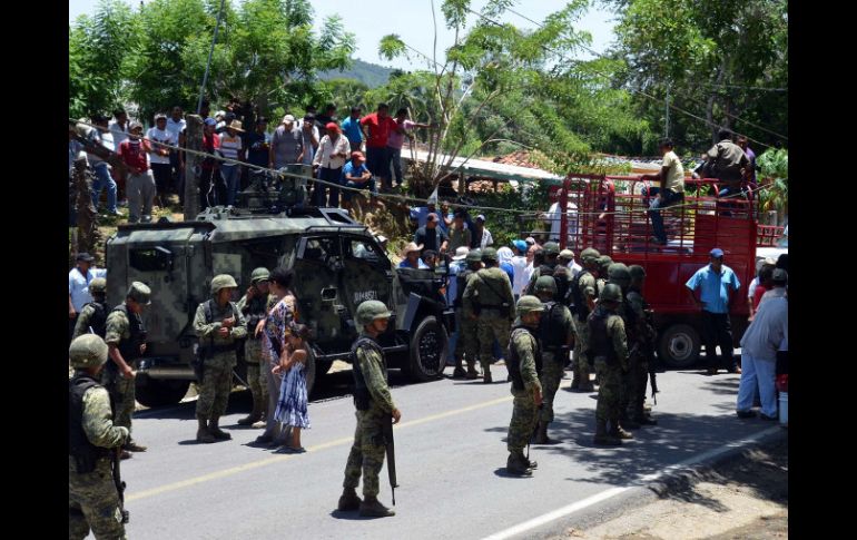 Los bloqueos carreteros serán indefinidos hasta que los gobiernos estatal y federal se sienten a dialogar, advierten. NTX /