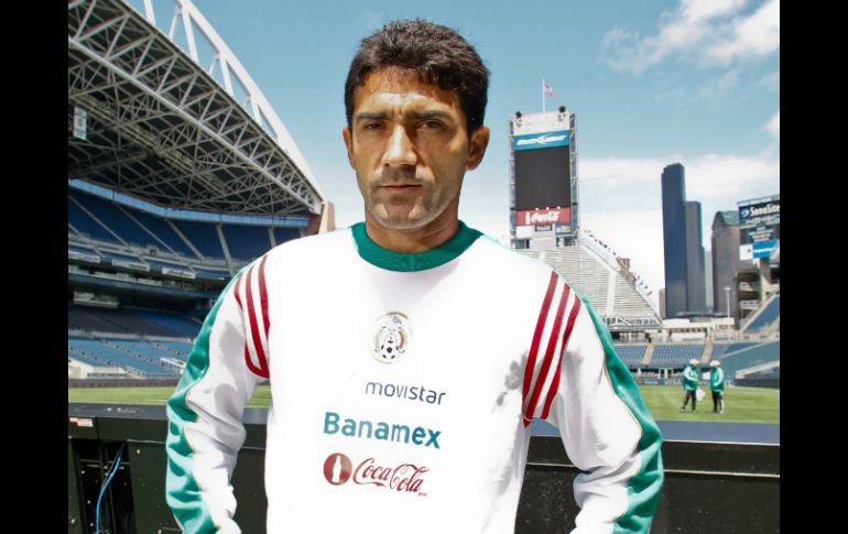 El ex futbolista cree que el jugador de Toluca podría ayudar al combinado mexicano. ARCHIVO /