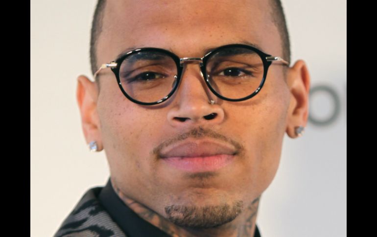 Chris Brown, ex novio de Rihanna, deberá pagar por violar su libertad condicional. ARCHIVO /