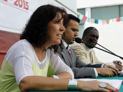 De izquierda a derecha: Gabriela Serrano Suzan, el alcalde de Zapopan Héctor Robles, y Nesly Mombrun.  /