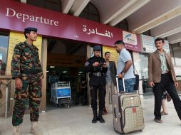 Autoridades de Yemen endurecen la seguridad en el aeropuerto para la salida de turistas tras las amenazas terroristas. AFP /