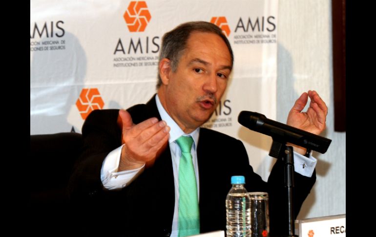 El director de la AMIS, Recaredo Arias, afirma que al cierre del año se prevén contratos por unos 344 mil millones de pesos. ARCHIVO /