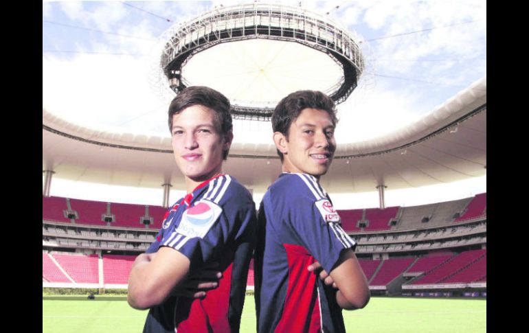 Carlos Fierro (izq) y Giovani Casillas ganaron el Mundial Sub-17 de México 2011 y aún no se consolidan en Primera. MEXSPORT /