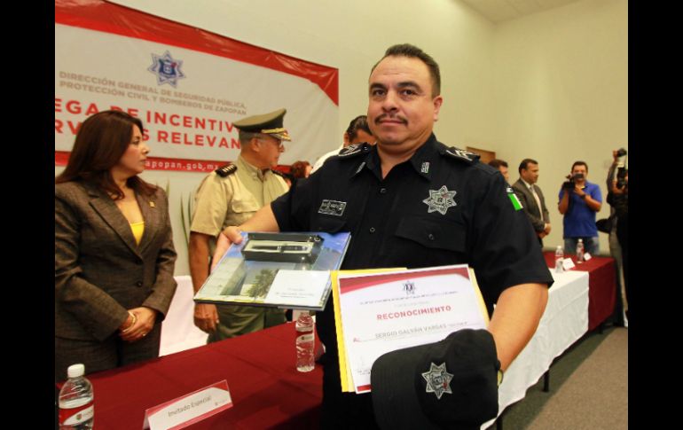 Recibieron un diploma y un viaje a un destino turístico por tres días en compañía de tres personas.  /