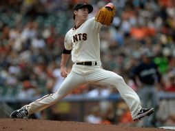 Tim Lincecum tuvo una gran actuación y sólo permitió un hit en ocho entradas completas. AFP /