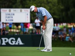 Jim Furyk termina la primera ronda del PGA Championship de líder empatado con Adam Scott con (-5). AFP /